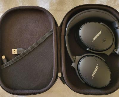 Bose QuietComfort 35 Series II Wireless Headphones With Case - Thumbnail 2