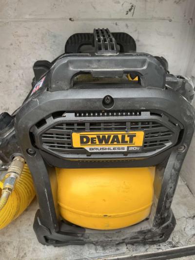 dewalt portable air compressor - Thumbnail 2