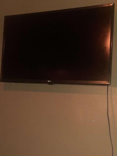 32 Inch LG Smart TV - Thumbnail 5