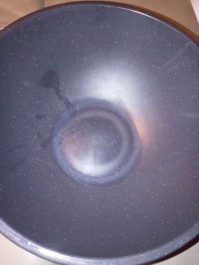large bowl with secure lid - Thumbnail 3