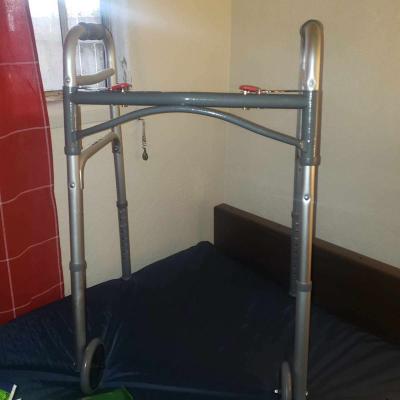 HOSPITAL BED MATTRESS TABLE - Thumbnail 2