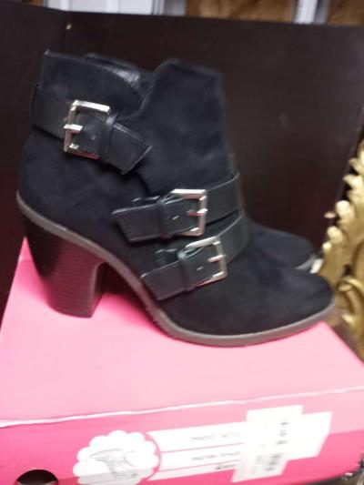 Woman Shoes - Thumbnail 3