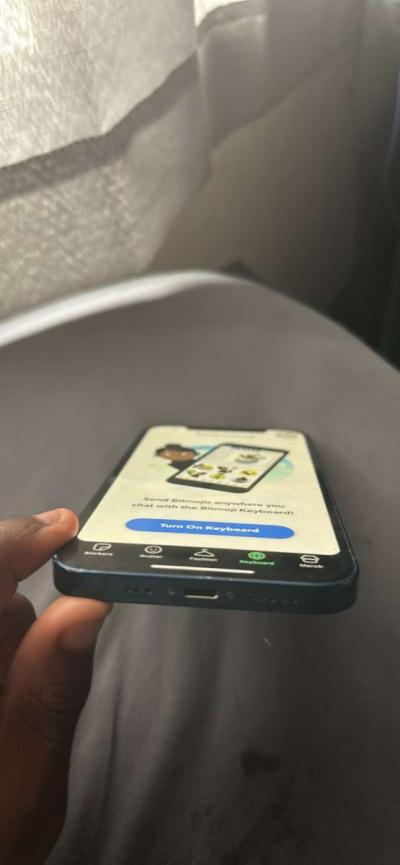 iPhone 12 - Thumbnail 4