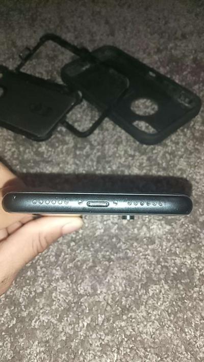 iPhone XR - Thumbnail 6