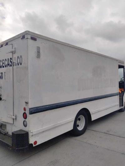 1987 GMC 18 feet long stepvan - Thumbnail 2