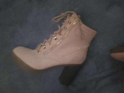 Womans Boots - Thumbnail 2