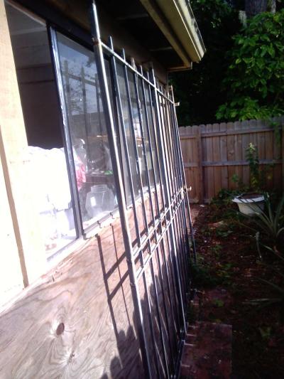 large metal gate - Thumbnail 3