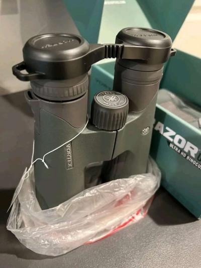 Vortex Optics Razor UHD Binoculars 12x50 - Thumbnail 2