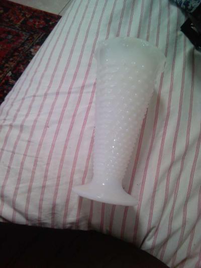 milk glass vase - Thumbnail 2
