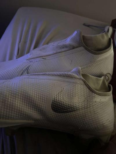 Im selling football cleats - Adamsville, Ohio