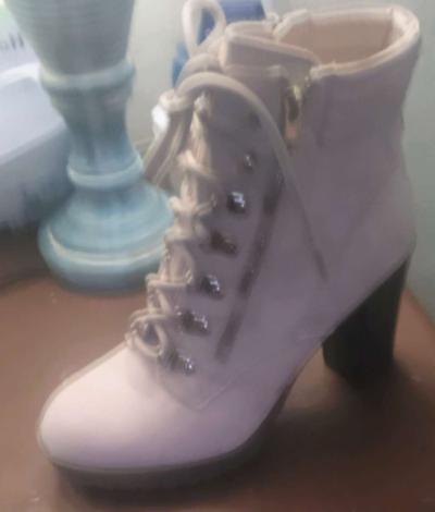 Womans Boots - Thumbnail 4