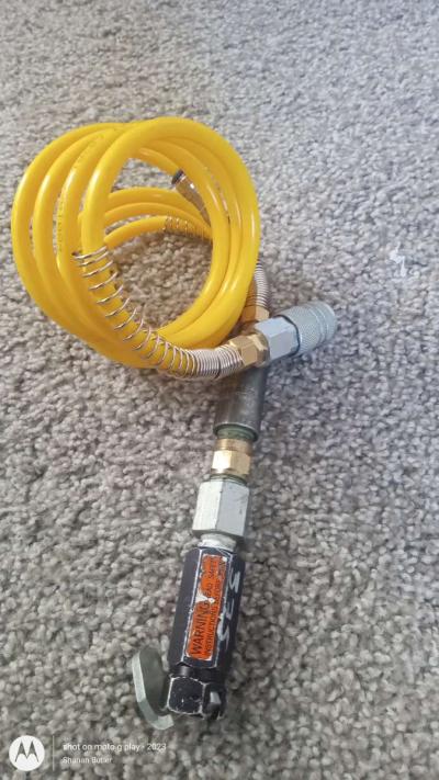 DeWalt  16 Gauge pneumatic staple gun and hose - Thumbnail 2