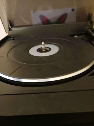 Retro Stereo plays - Thumbnail 2