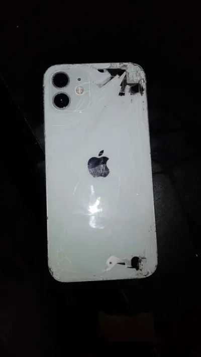 iPhone 12 - Thumbnail 5