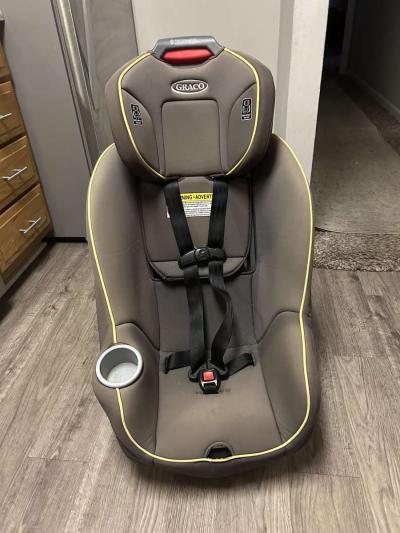 Graco Car Seat - Thumbnail 2
