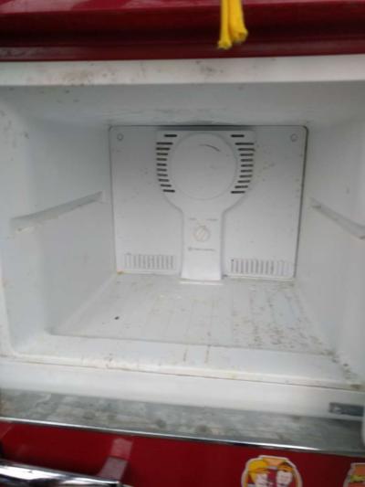 vintage refrigerator - Thumbnail 4