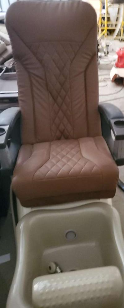 human Touch messaging chair with attached whirl pool - Thumbnail 4