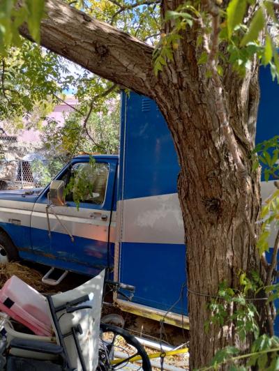 a ambulance and a bar sing - Thumbnail 4