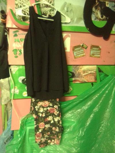 multiple womens sets   hoodies and other womens apparel - Thumbnail 3