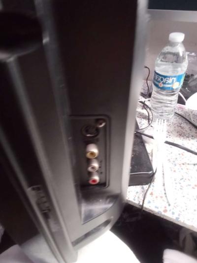 26 inch Emerson tv with built in DVD player - Thumbnail 3