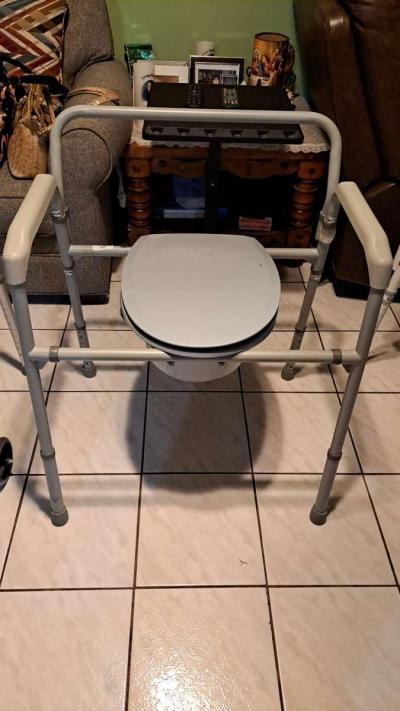 New bedside commode - Brownsville, Texas