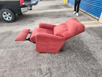 Red Recliner - Thumbnail 3
