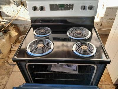 ELECTRIC WHIRLPOOL STOVE STENLESS STILL WITH BLACK EXCELLENT