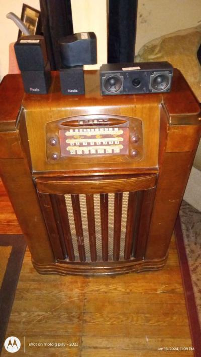 antique floor radio with phono - Thumbnail 3