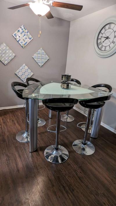 Modern glass table - Thumbnail 2