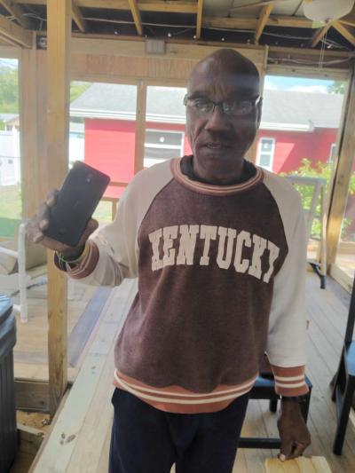 free SafeLink wireless phones - Thumbnail 4