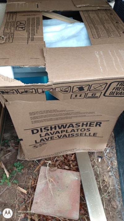 Frigidaire electric range stove and Dishwasher - Thumbnail 6