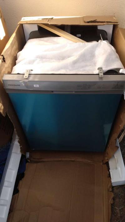 Frigidaire electric range stove and Dishwasher - Thumbnail 4
