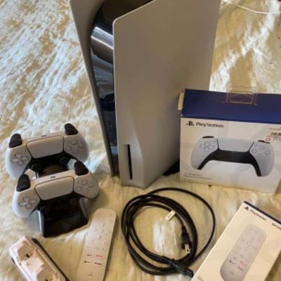 PlayStation 5 Bundle - Thumbnail 2