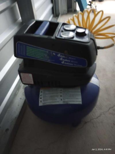 Campbell Hausfeld 4 Gallon Pancake Air Compressor - Thumbnail 2