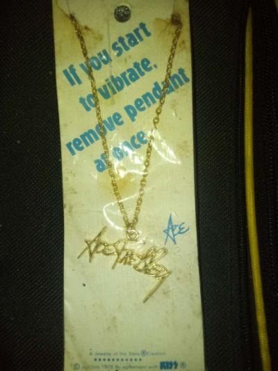VINTAGE KISS ACE FREHLEY 50TH ANNIVERSARY SIGNATURE NECKLACE - Thumbnail 2