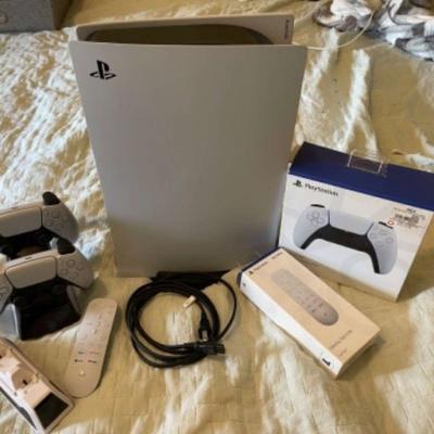 PlayStation 5 Bundle - Thumbnail 3
