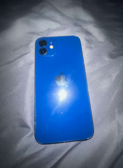 iPhone 12 - Thumbnail 3