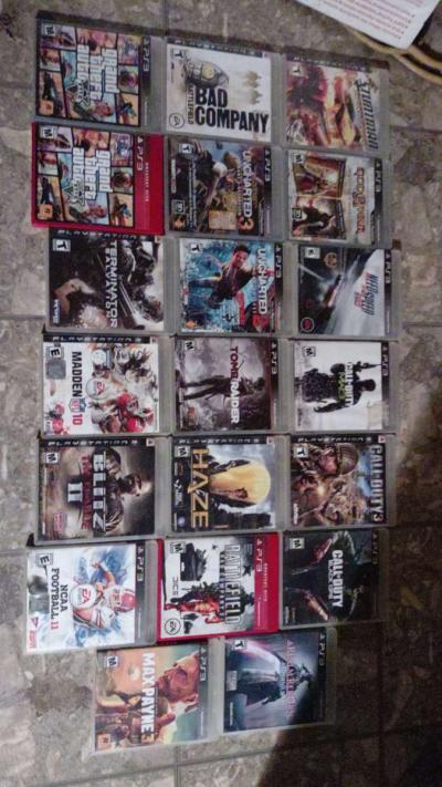 PlayStation 3 with games - Thumbnail 2