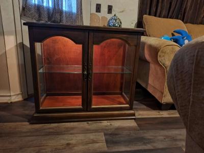 Lighted Display Cabinet - Thumbnail 3