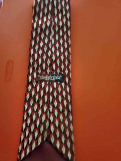 Jeffrey Beene New York tie 56 inches long Bottom of the tie