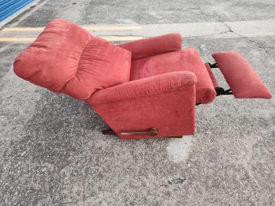 Red Recliner - Thumbnail 2