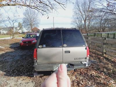 1999 Chevy Tahoe 30k miles on engine needs transmission - Thumbnail 5