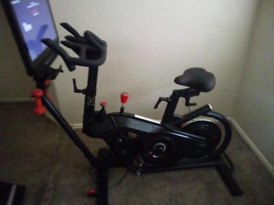 Bowflex velocore exercise bike w Lean technology - Thumbnail 3