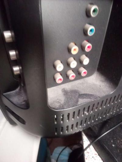 26 inch Emerson tv with built in DVD player - Thumbnail 4