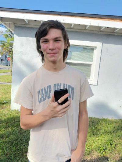 free SafeLink wireless phones - Thumbnail 2