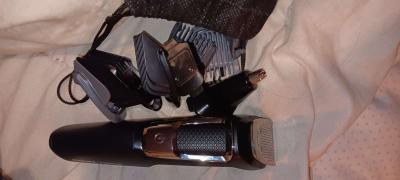 razor one electric the other rechargeable - Thumbnail 5