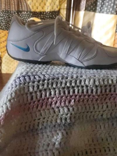 Nike white sneakers size 10 lace up