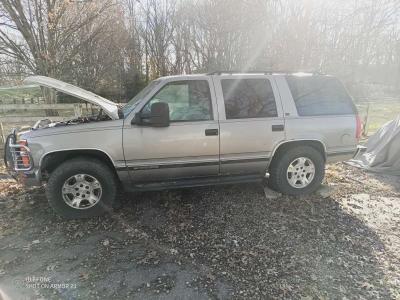1999 Chevy Tahoe 30k miles on engine needs transmission - Thumbnail 2
