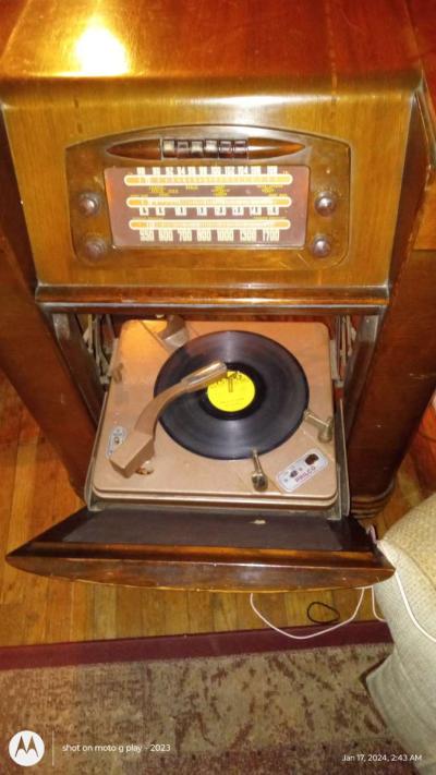 antique floor radio with phono - Thumbnail 2