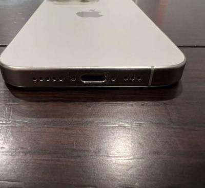 I phone 15 Titanium unlocked - Thumbnail 4